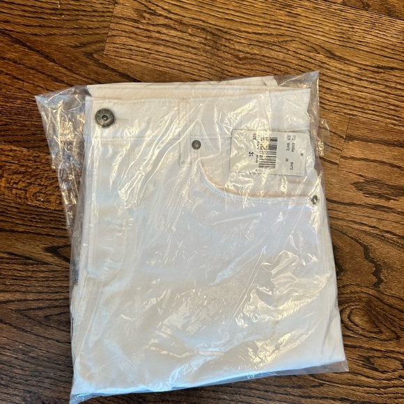 EDYSON DELON high rise slightly distressed shorts. Size 31. - Picture 4 of 5